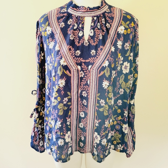 Francesca's Collections Tops - Francesca's dina be. floral blouse size large